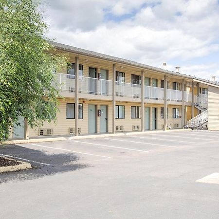 Oyo Woodland Hotel And Suites Екстериор снимка