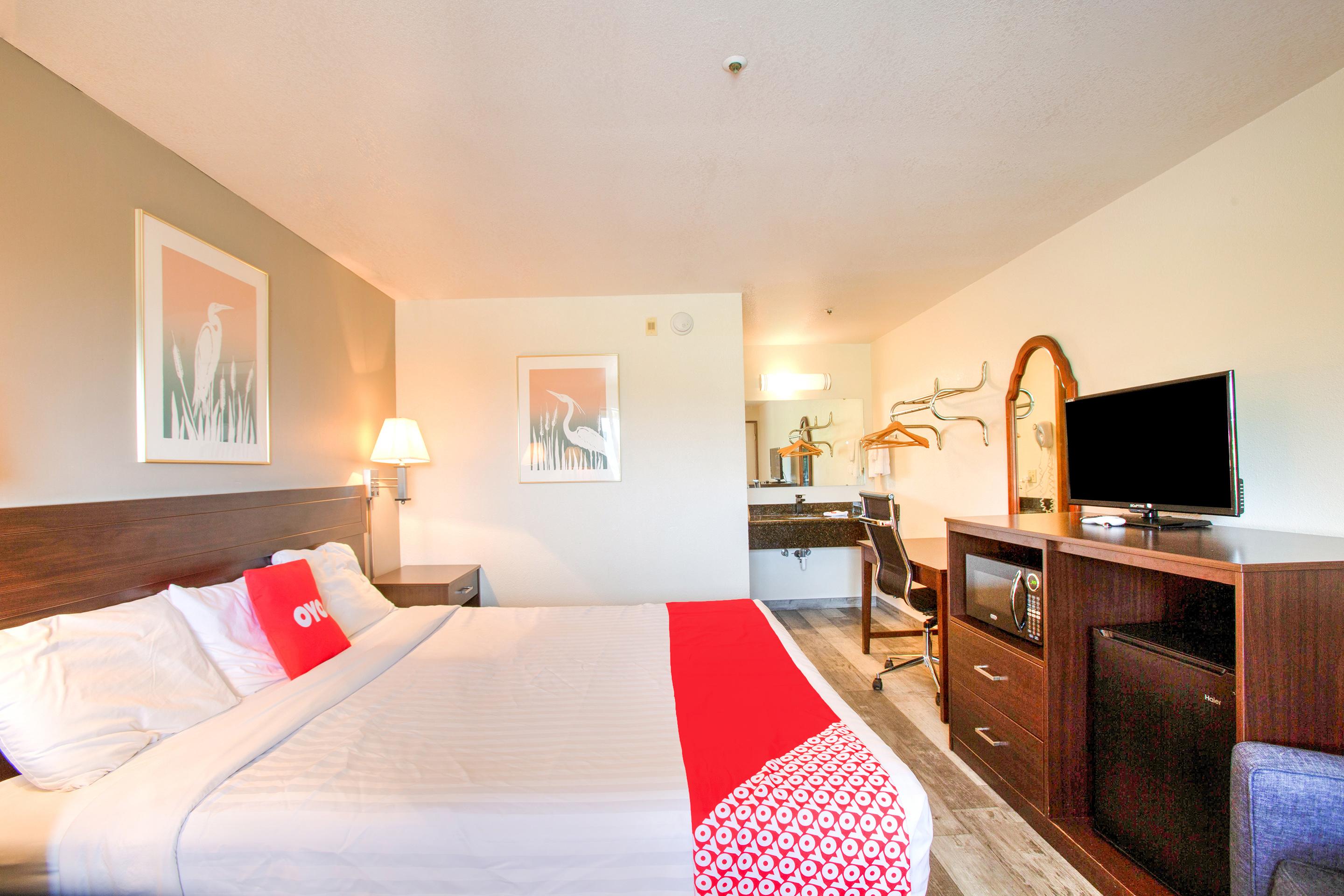 Oyo Woodland Hotel And Suites Екстериор снимка