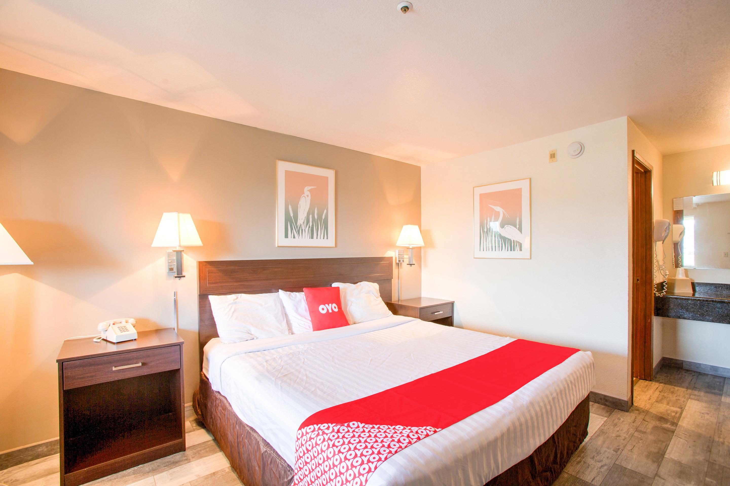 Oyo Woodland Hotel And Suites Екстериор снимка
