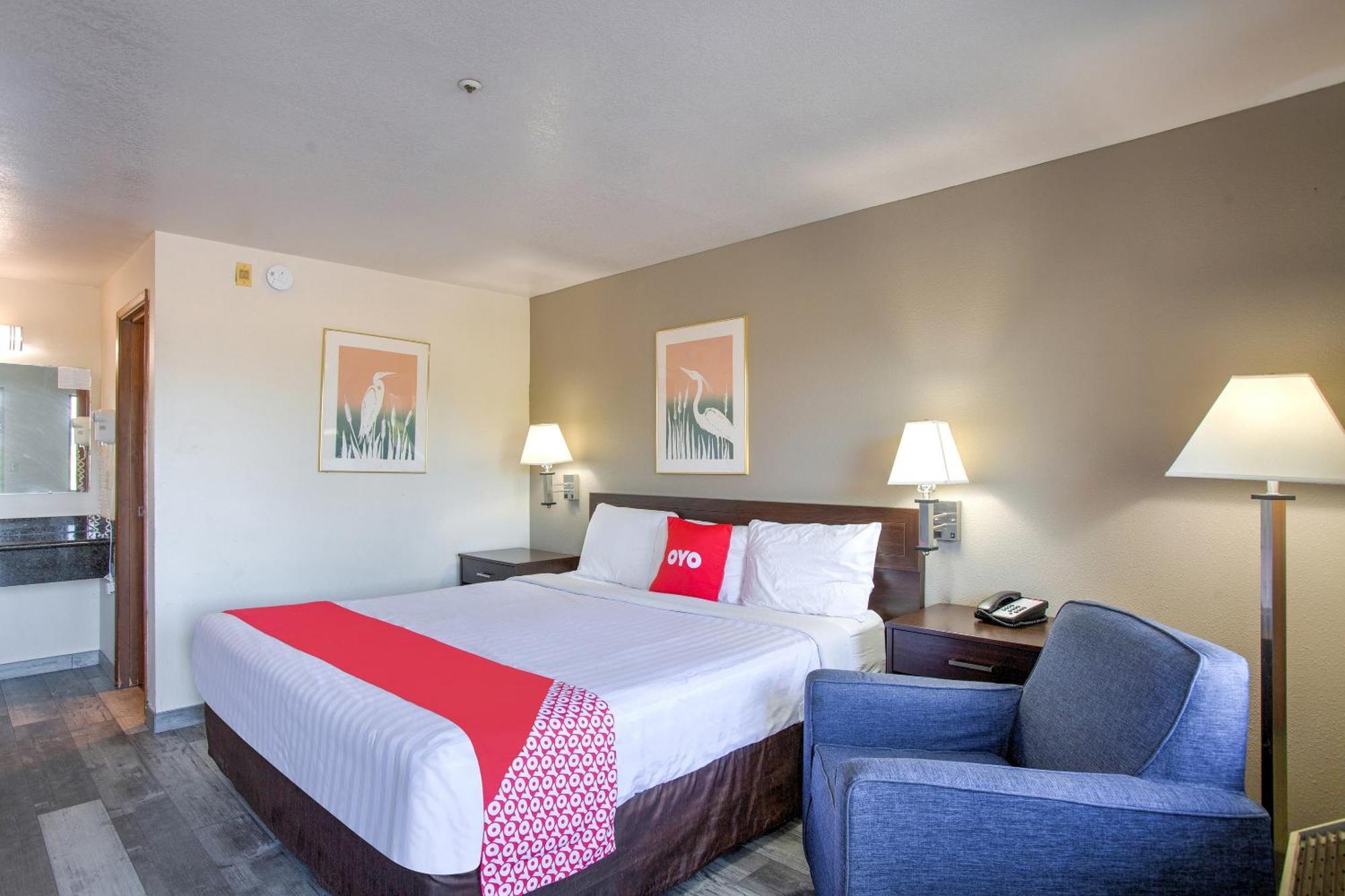 Oyo Woodland Hotel And Suites Екстериор снимка