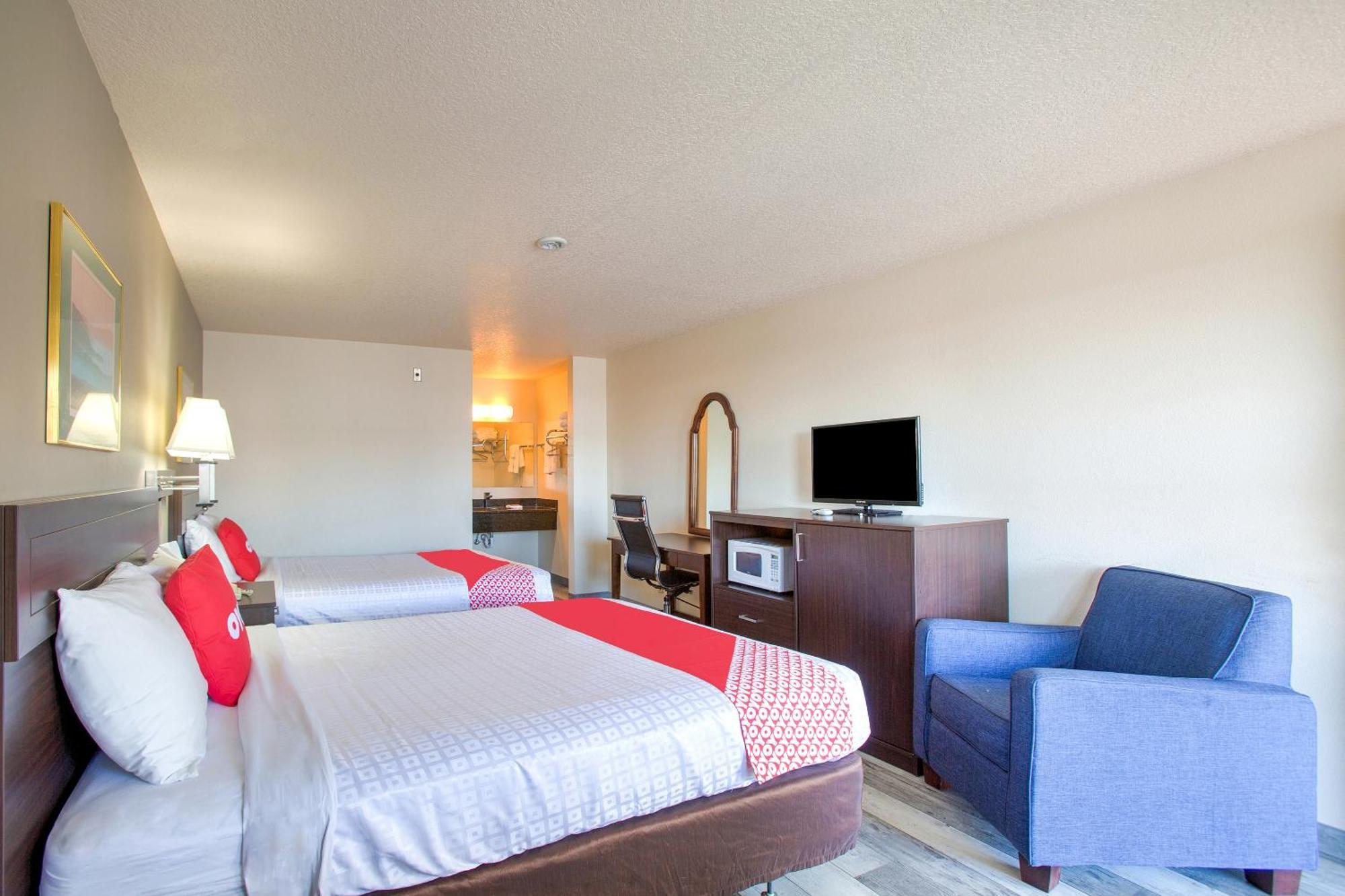 Oyo Woodland Hotel And Suites Екстериор снимка