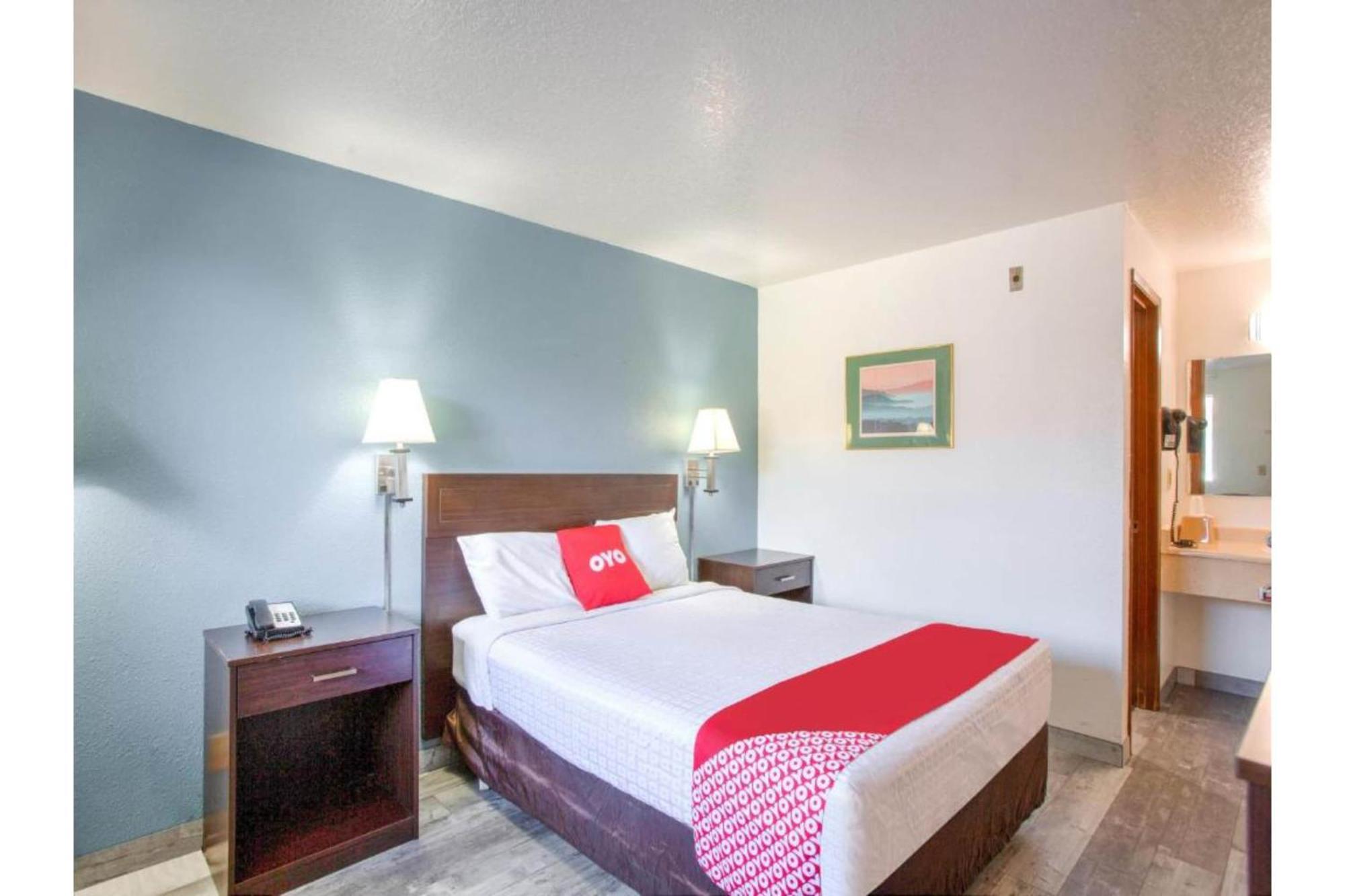Oyo Woodland Hotel And Suites Екстериор снимка