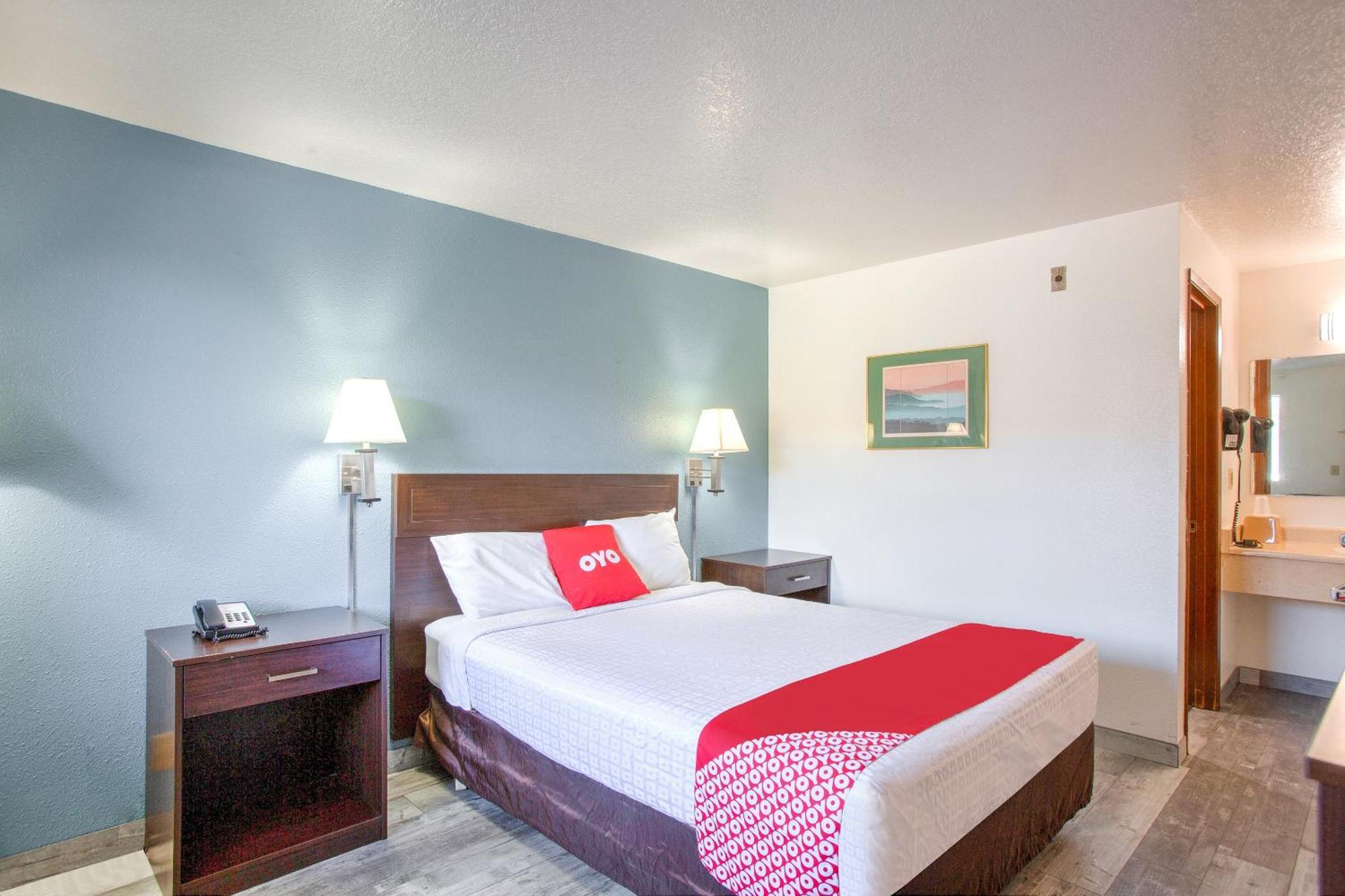 Oyo Woodland Hotel And Suites Екстериор снимка
