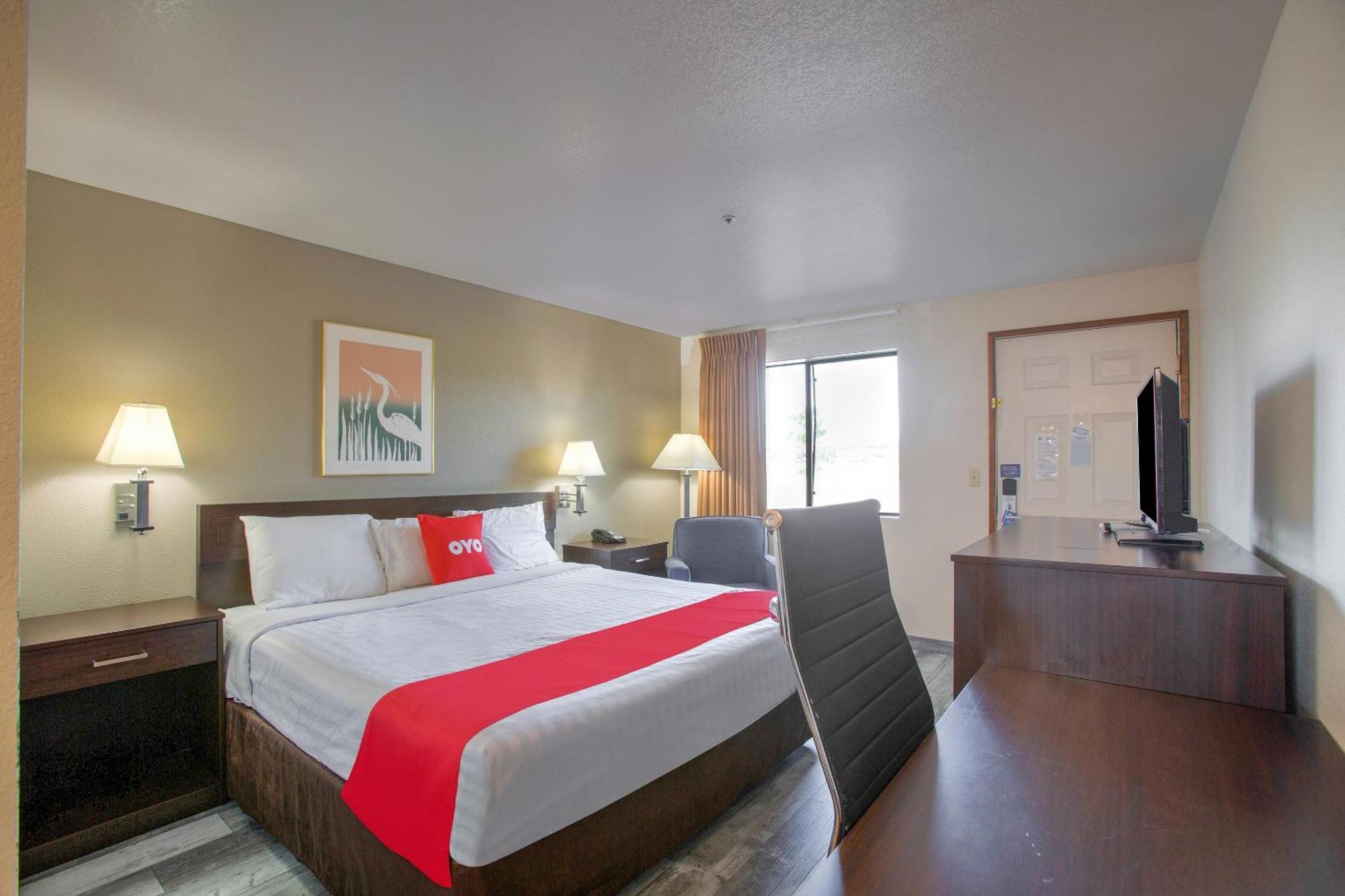 Oyo Woodland Hotel And Suites Екстериор снимка