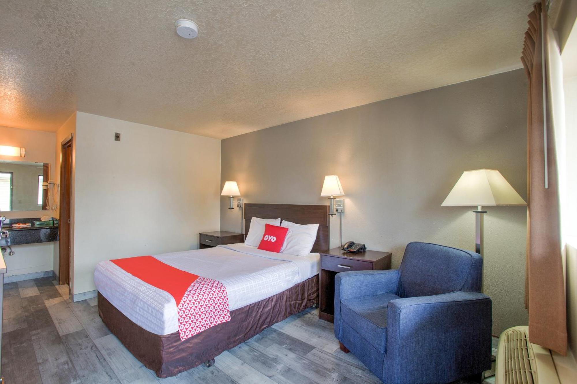 Oyo Woodland Hotel And Suites Екстериор снимка