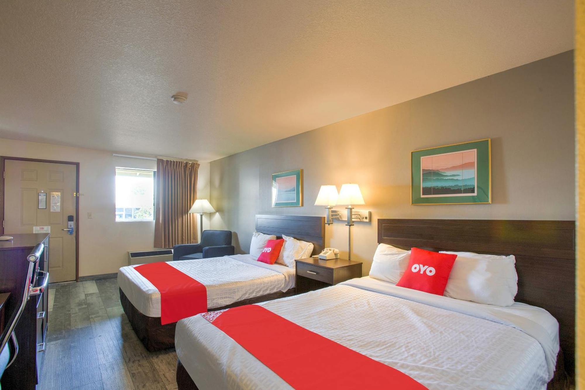 Oyo Woodland Hotel And Suites Екстериор снимка