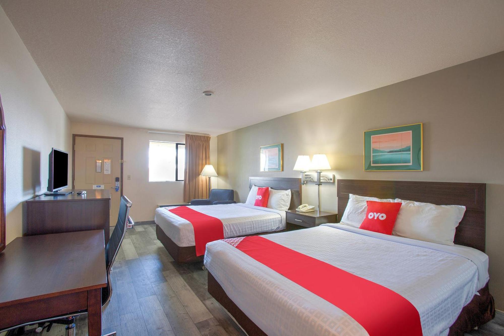 Oyo Woodland Hotel And Suites Екстериор снимка