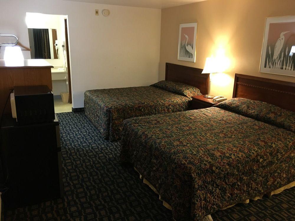 Oyo Woodland Hotel And Suites Екстериор снимка