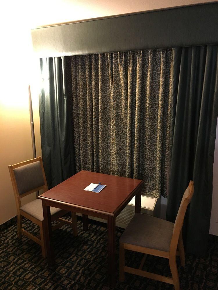 Oyo Woodland Hotel And Suites Екстериор снимка