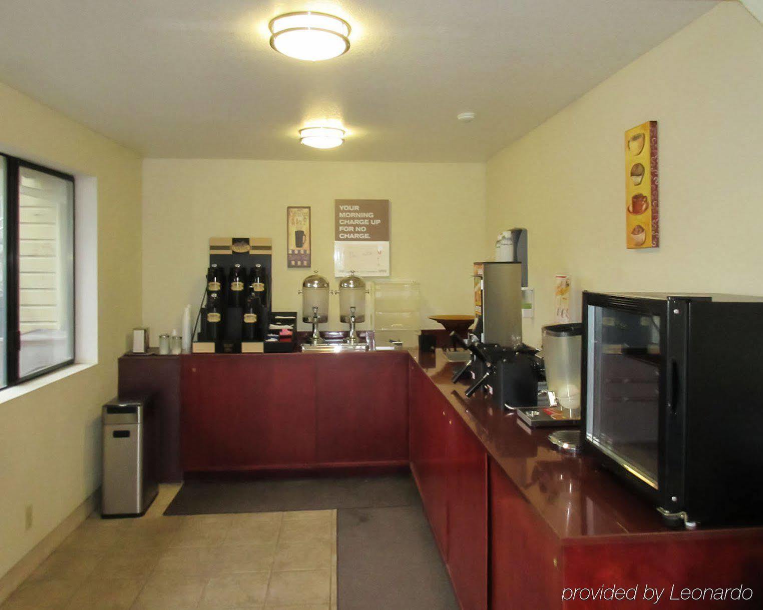 Oyo Woodland Hotel And Suites Екстериор снимка