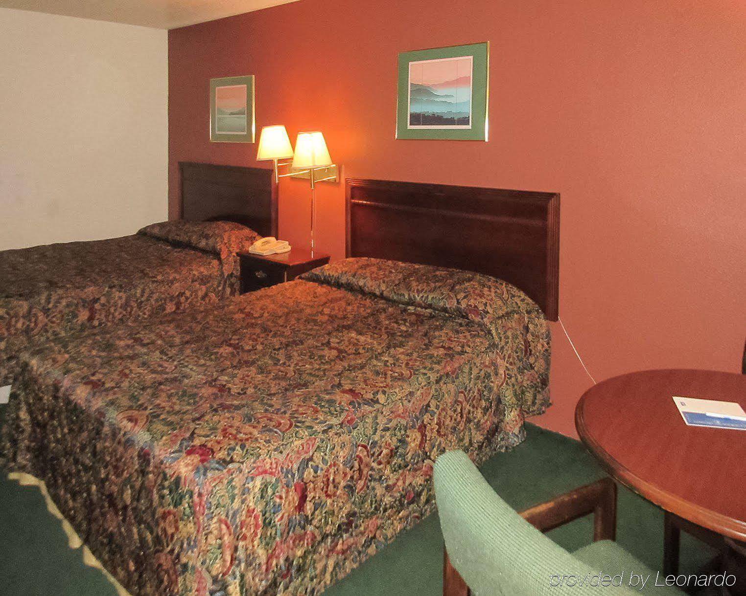 Oyo Woodland Hotel And Suites Екстериор снимка