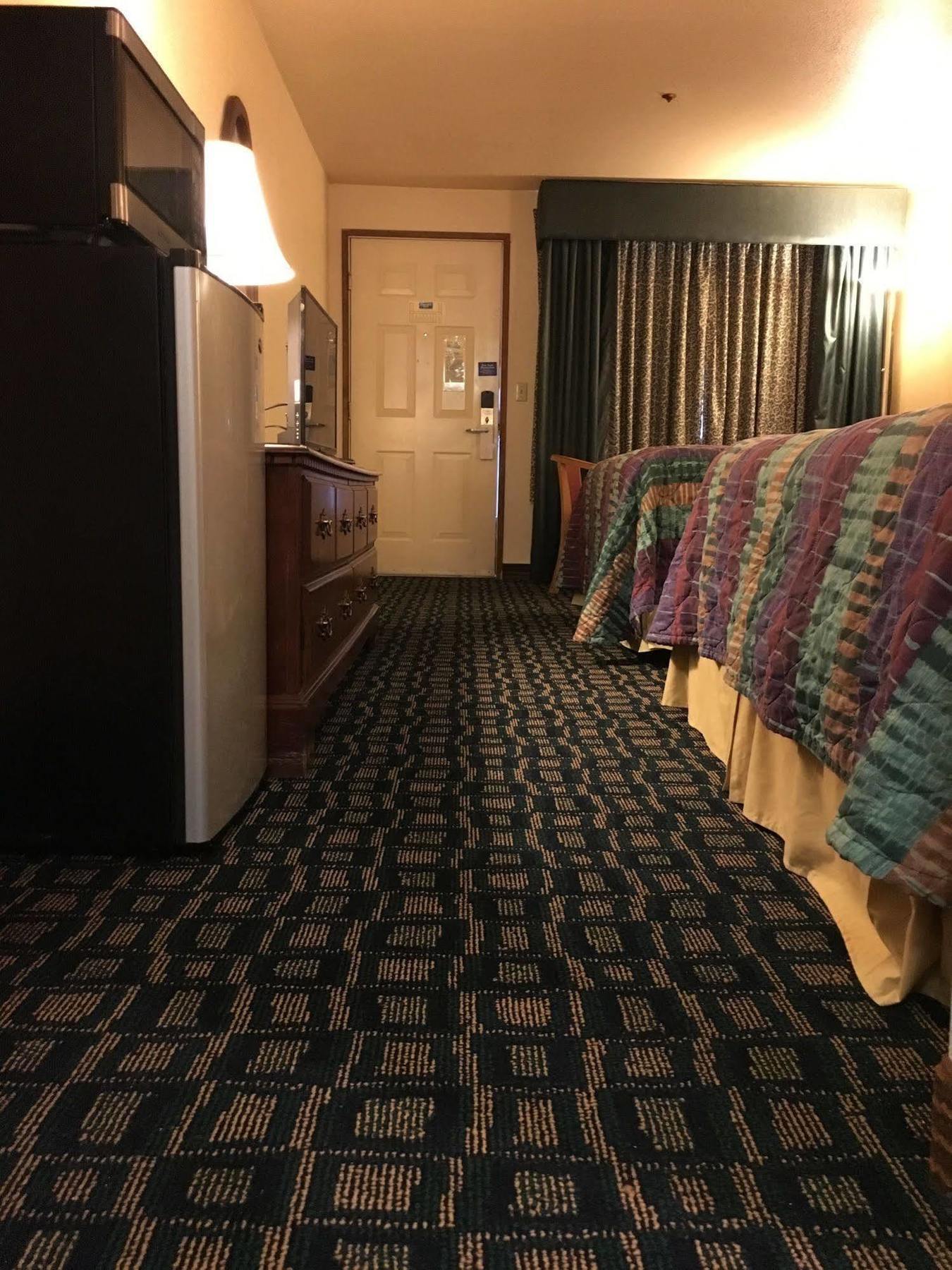 Oyo Woodland Hotel And Suites Екстериор снимка