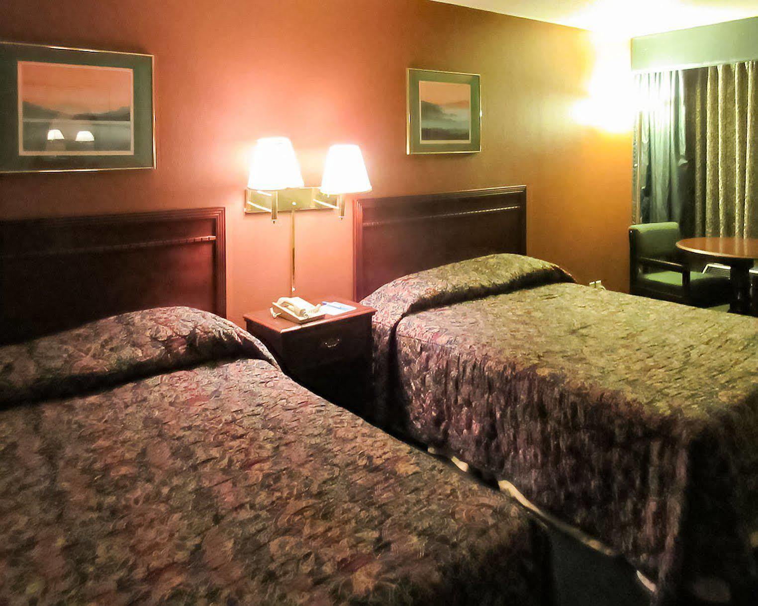 Oyo Woodland Hotel And Suites Екстериор снимка