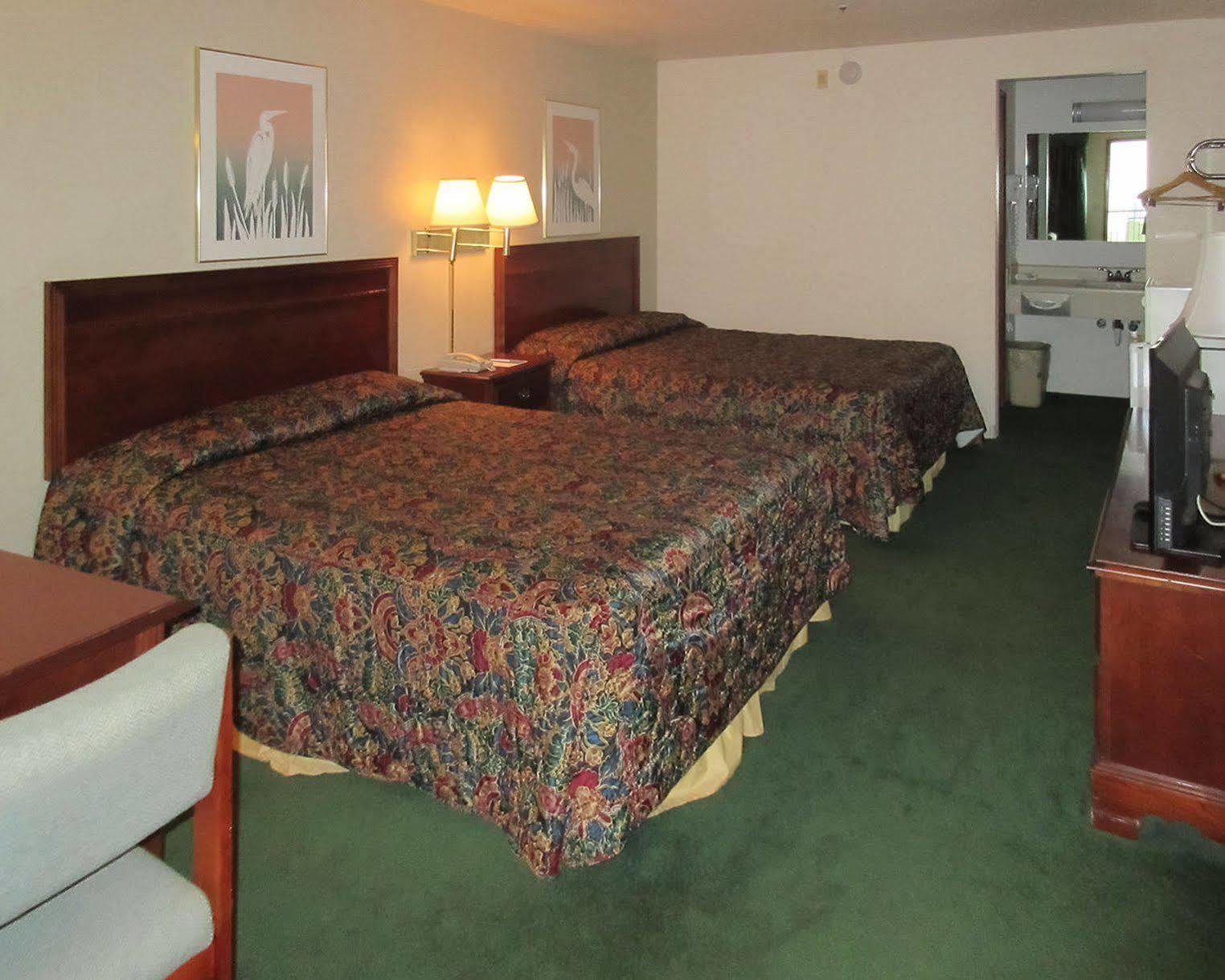 Oyo Woodland Hotel And Suites Екстериор снимка